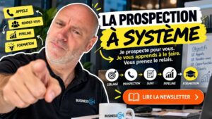 Homme pointant vers le lecteur à côté d’un parcours commercial illustré : ciblage, prospection, suivi, pipeline et formation.